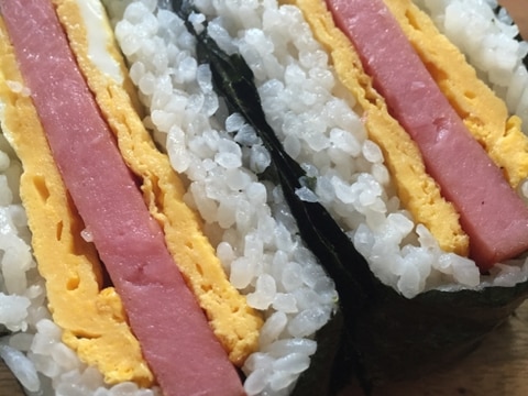 握らないおにぎり おにぎらずソーセージステーキ♪